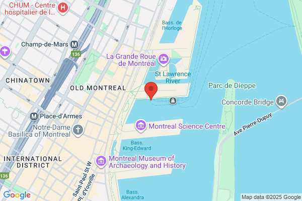 Bateau-Mouche Au Vieux Port De Montreal